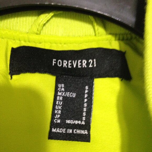 Donated| *****New lightweight jacket, neon full front zipper side pockets puffer - Picture 6 of 16